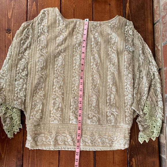 Women's A'Reve Soft Lace Open Cold Shoulder Batwing Sleeve Medium Blouse GUC - Picture 11 of 13
